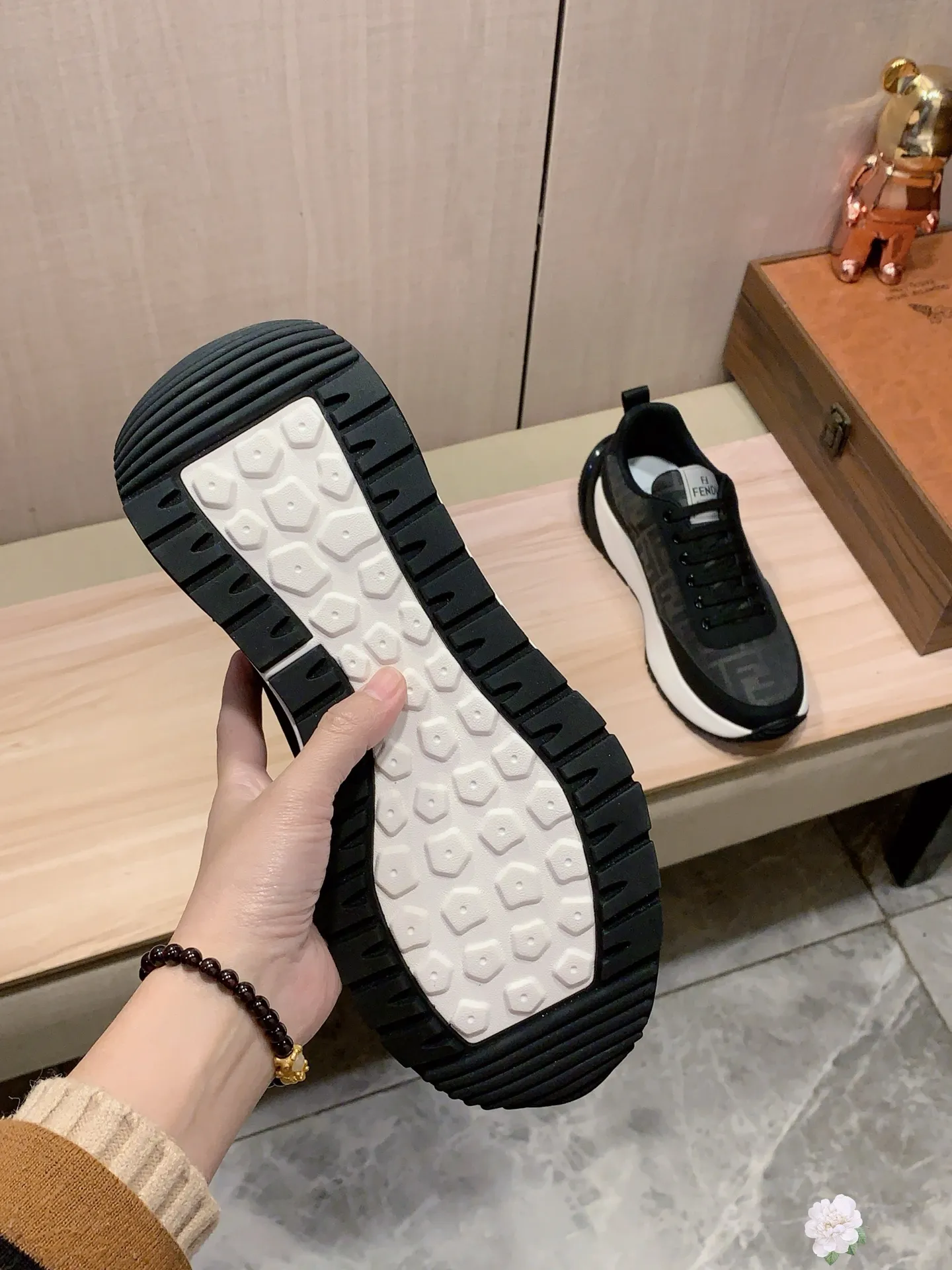 Men's men's shoes💰460💰💰🎩🎩[Lightning][Lightning] "FENDI*" The latest and most popular casual shoes, top brand [Seduce] luxury~purchase, top~quality. [Strong] The upper is made of imported breathable cowhide with material ➕ breathable sheepskin feet (•) and fine workmanship. The original stylish and stylish soft rubber wear-resistant and non-slip outsole is light and comfortable on the feet. The real thing looks better when photographed. 305: code: 38-44, 2️⃣ colors selected